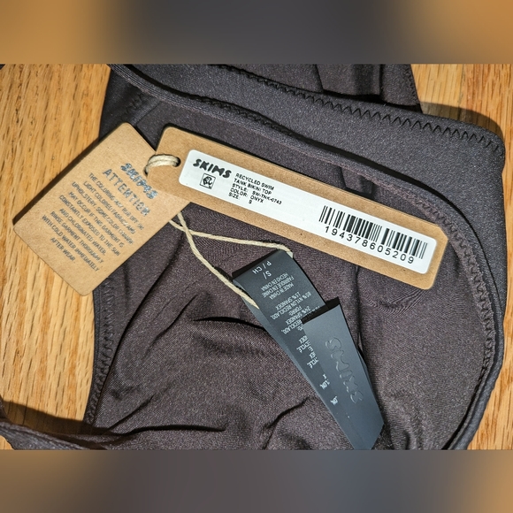 NWT SKIMS SWIM TANK BIKINI TOP IN ONYX SIZE SMALL - Picture 4 of 5